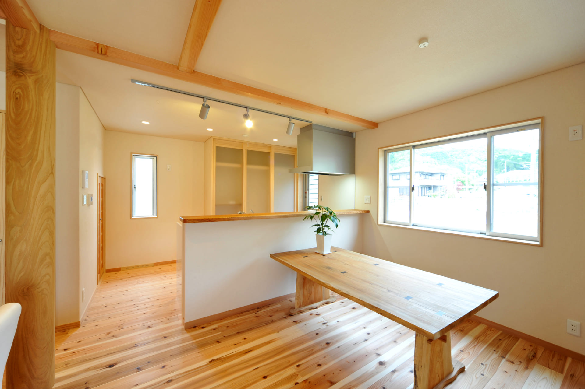 無垢材で健康的 | 兵庫県神戸市東灘区のリノベーションなら株式会社SUMAU